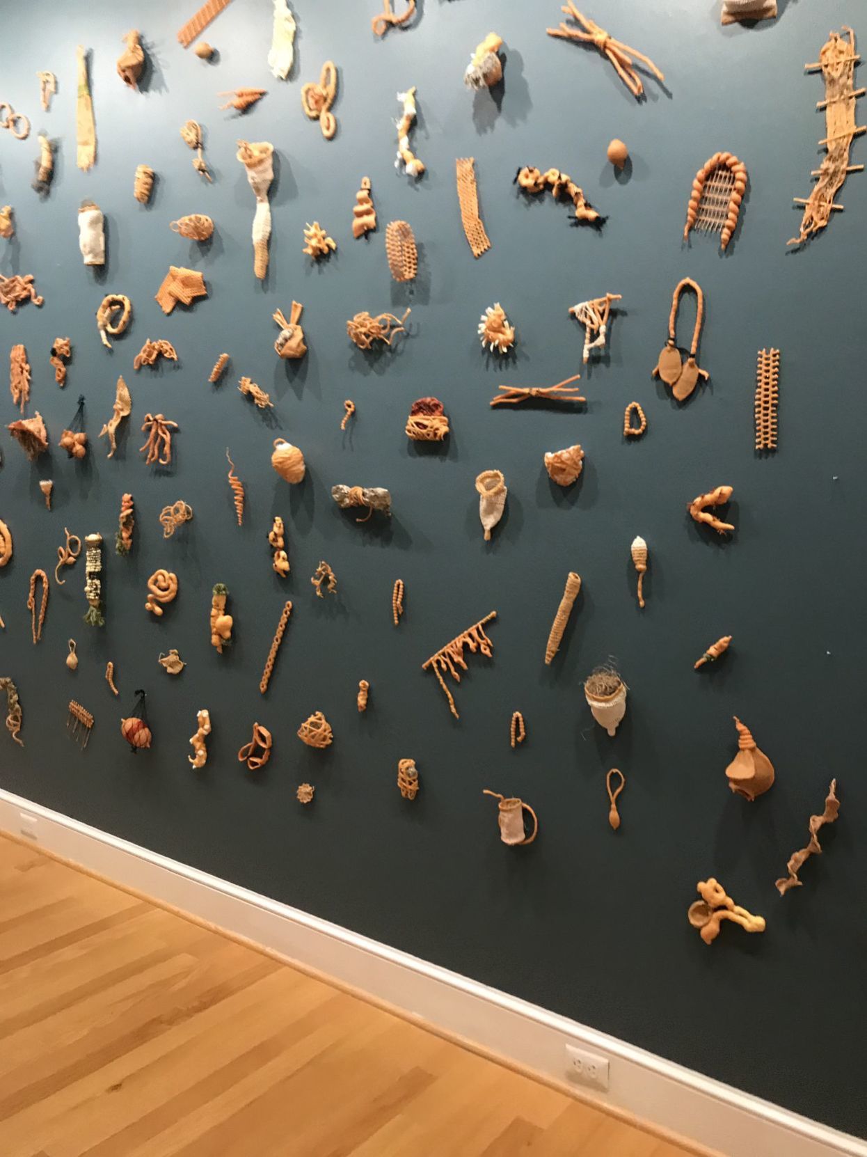 W Nodine wall objects